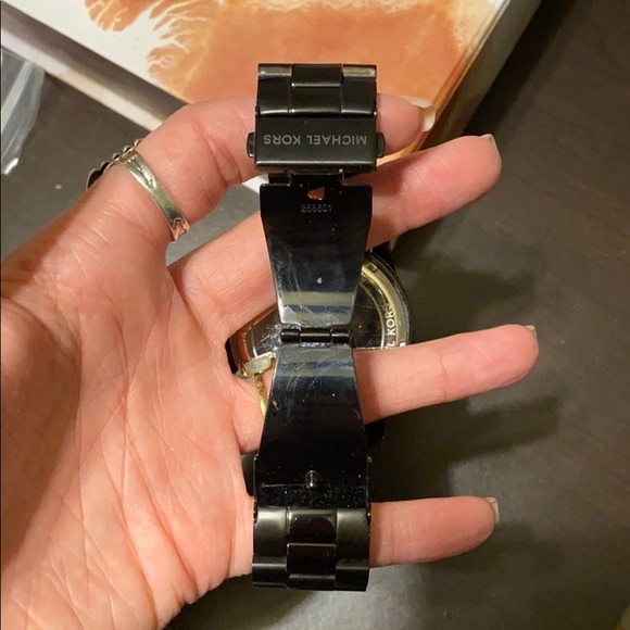 Black Michael Kors watch - Picture 4 of 6